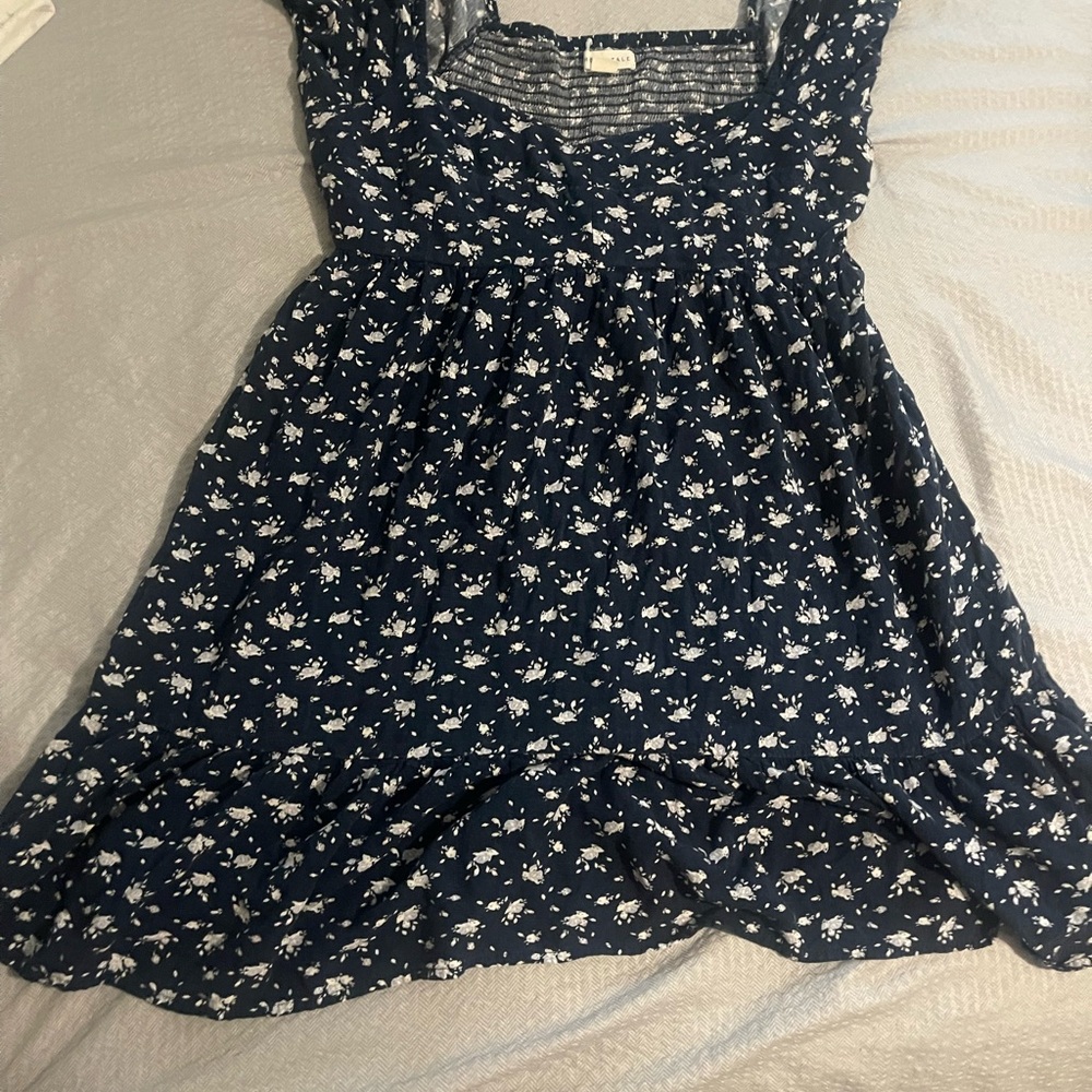 Aeropostale Navy blue and white flower dress Size M